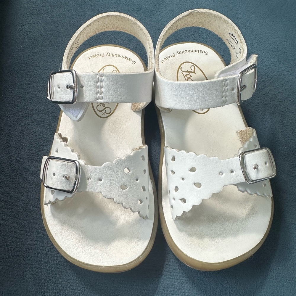 FootMates White Kids Sandals with Buckle Straps